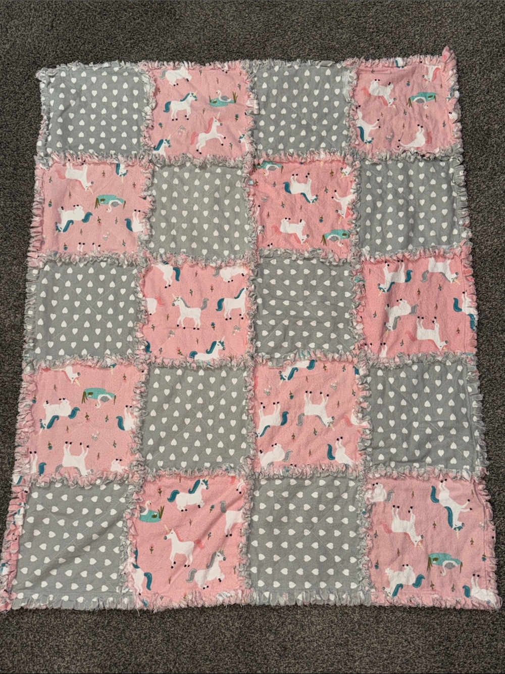 Girls Unicorn Rag Tied Quilt 33x42 nice!
